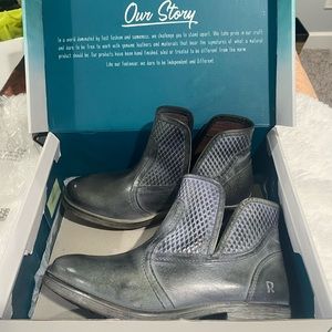 Roan by BedStu Gossip Booties NWT